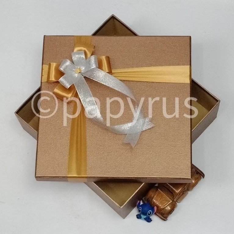 

PAPYRUS 30x30 Tinggi 5cm Kotak Kado Gift Box Hardbox Hampers Hadiah V1