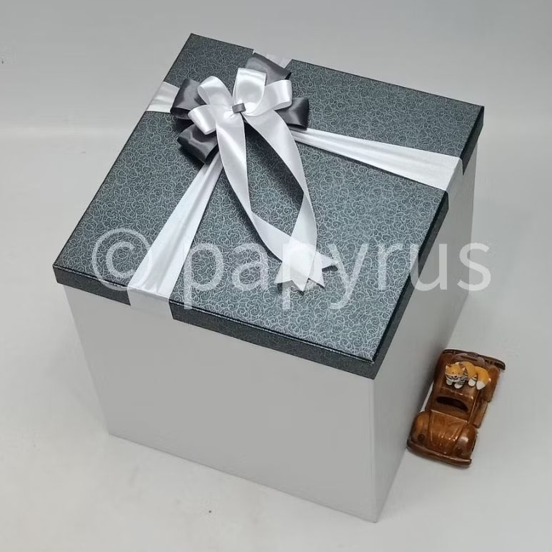 

PAPYRUS Kombinasi 30x30 Tinggi 30cm Kotak Kado Gift Box Hardbox Hampers V1