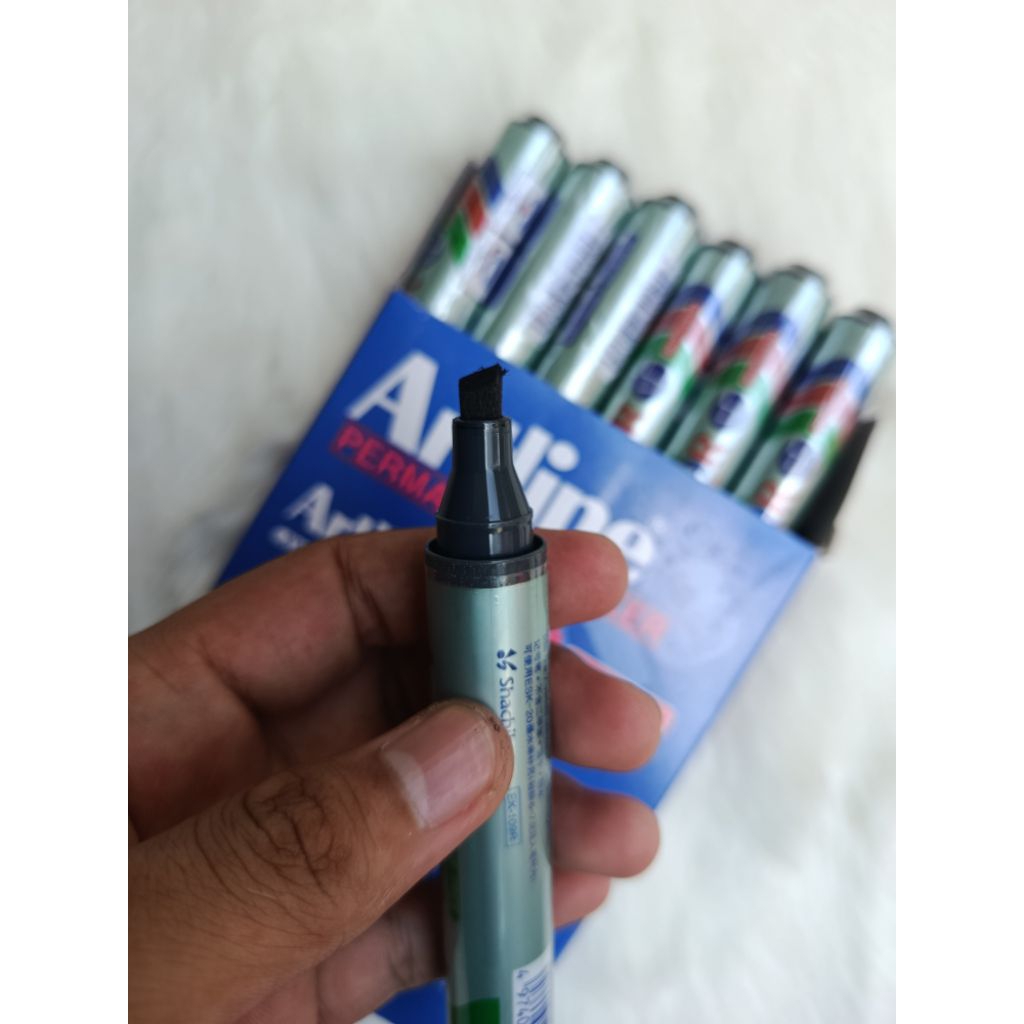 

Artline 109 R PERMANENT MARKER, ARTLIE UNTUK NASKAH.SPIDOL ARTLINE HITAM.