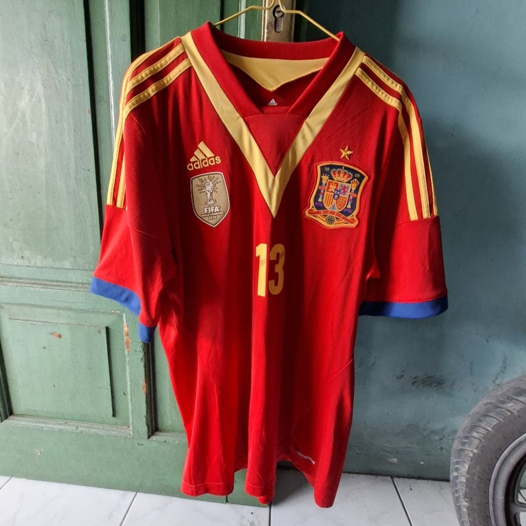 Spanyol 2013 Home. Original. BNWT. Size L. Patch World Cup Champions. NNS Mata 13