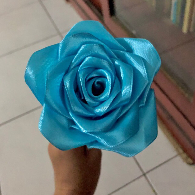 

Bunga mawar pita satin pertangkai ukuran pita 4cm