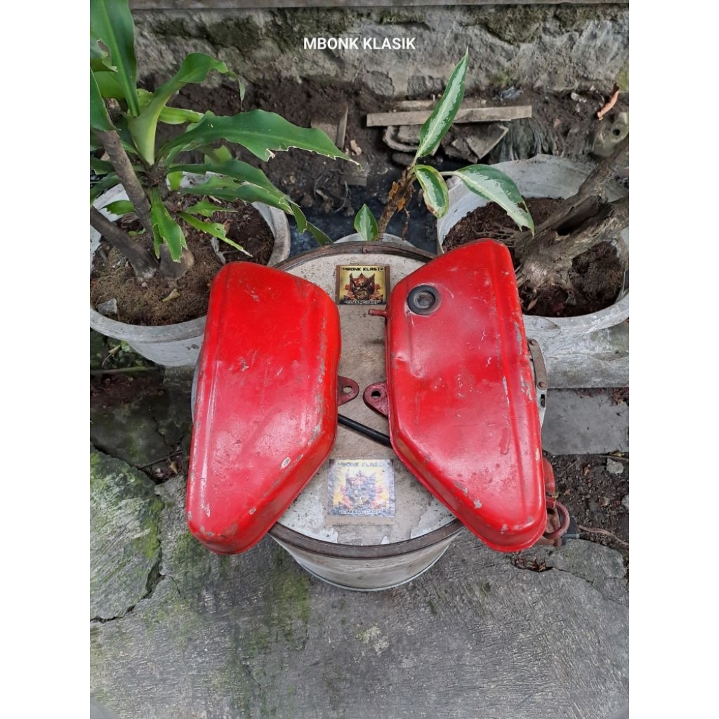 tabung oli samping tutup aki yamaha rs100 rs125 ORIGINAL tabung oli samping rs100 box tempat oli sam