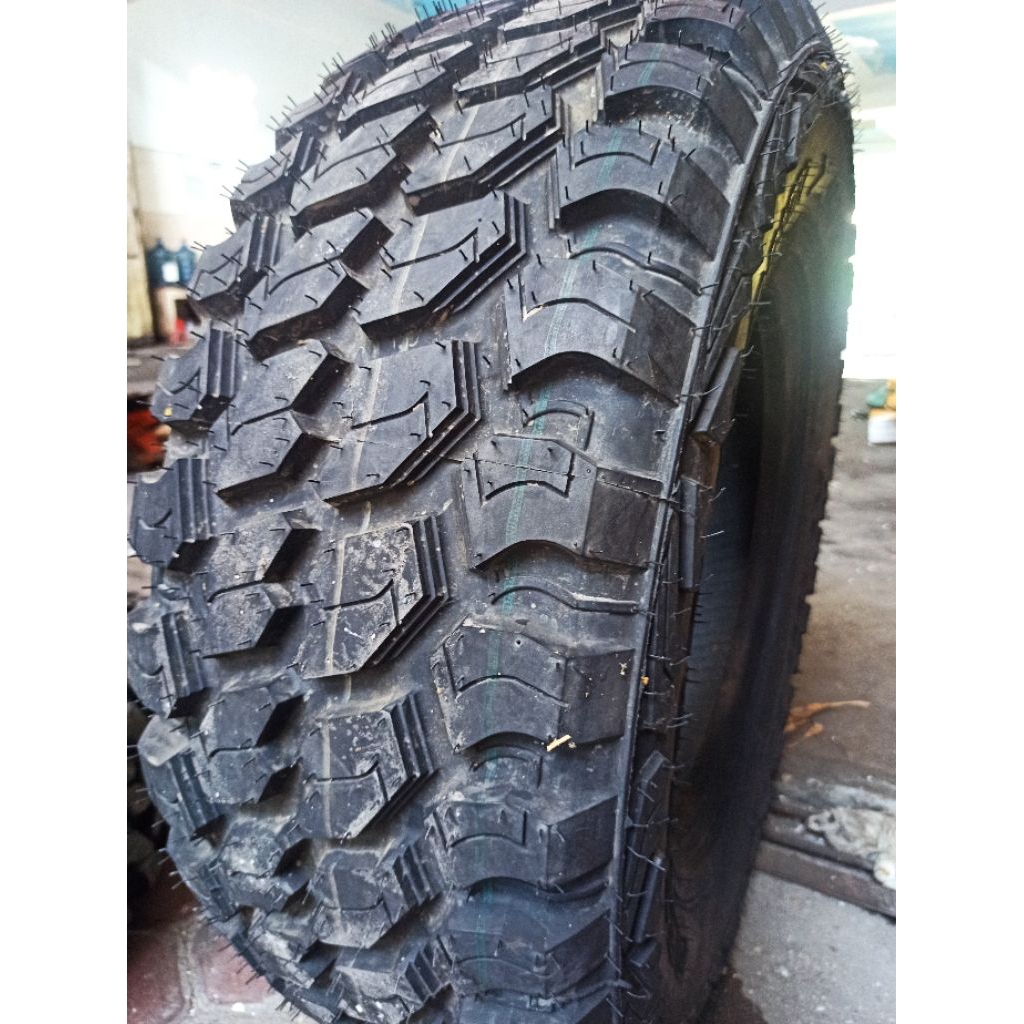 BAN MOBIL ACHILLES  DESERT HAWK 265/70 R16 TAHUN 2015