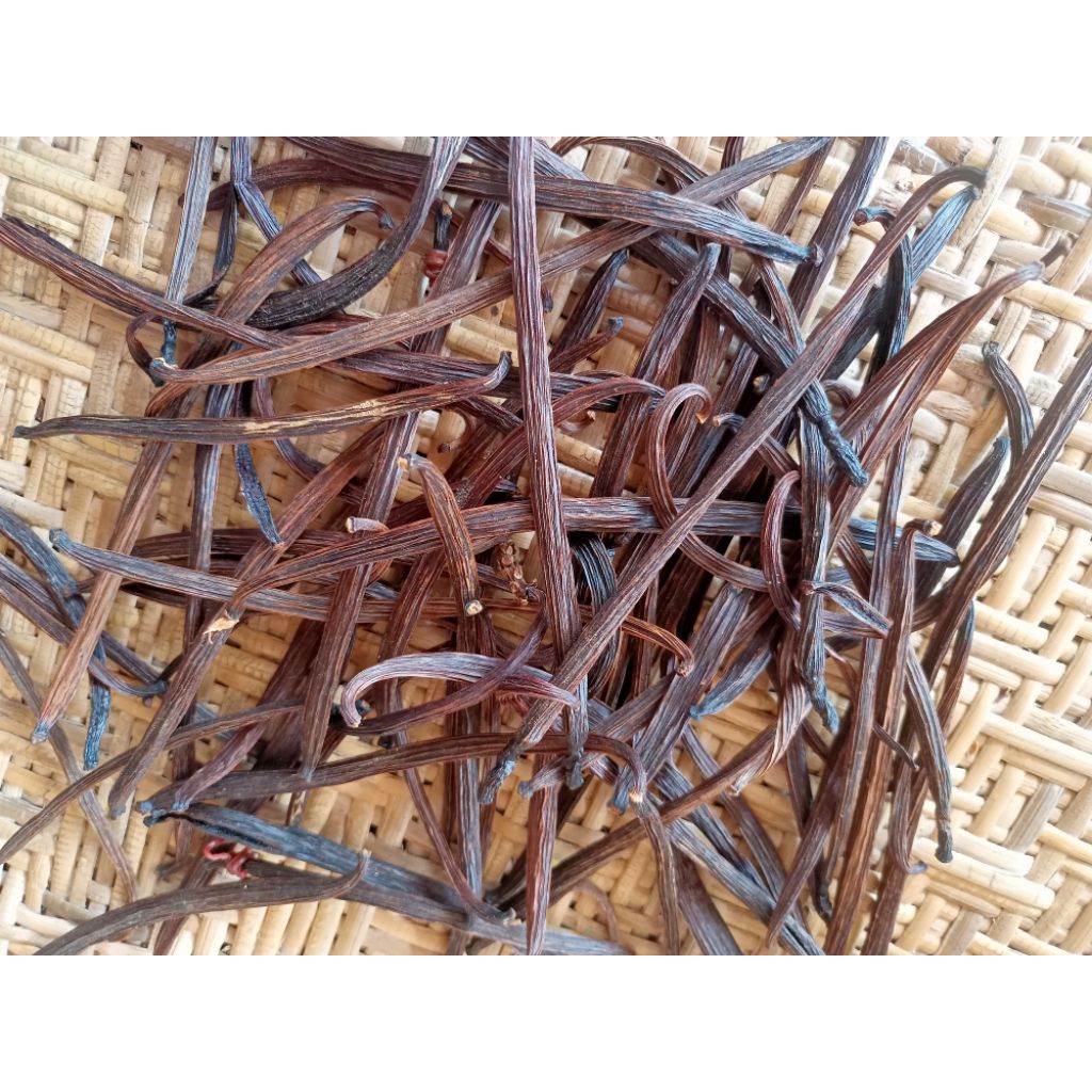 

VANILI KERING KUALITAS SEDANG HARGA PER 20 GRAM +-10PC