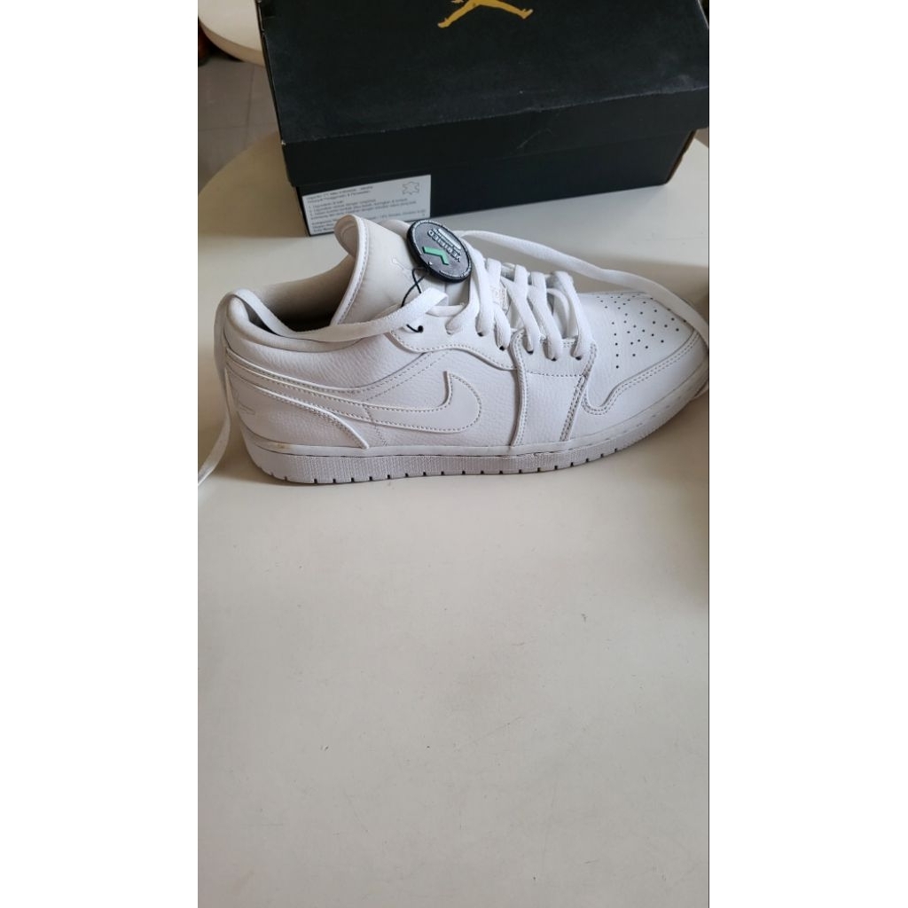 sepatu bekas baru air jordan low white original