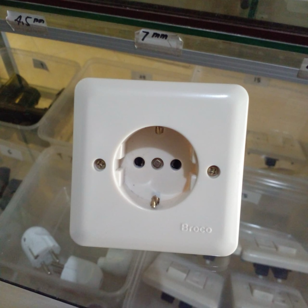 Stop Kontak Tanam Broco | Colokan Dinding Tanam