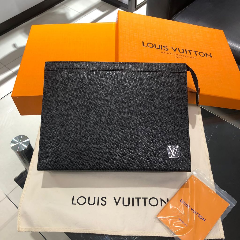 tas tangan pria/wanita tas  Pochette Voyage Clutch SUPER Mirror Quality vvip 30675