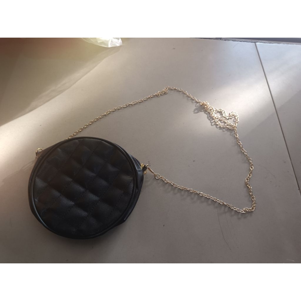 5671 - tas selempang anak dewasa bulat hitam