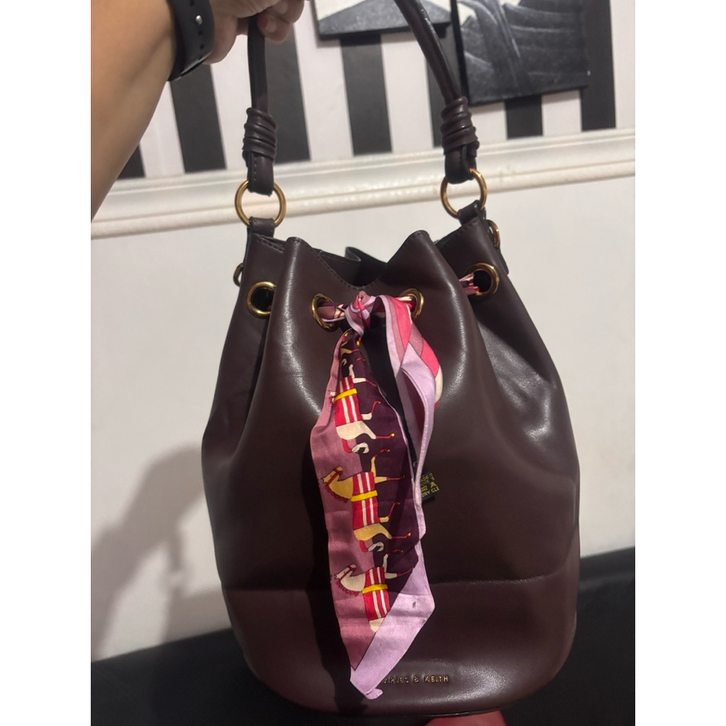 hobo bag Charles and Keith Ori