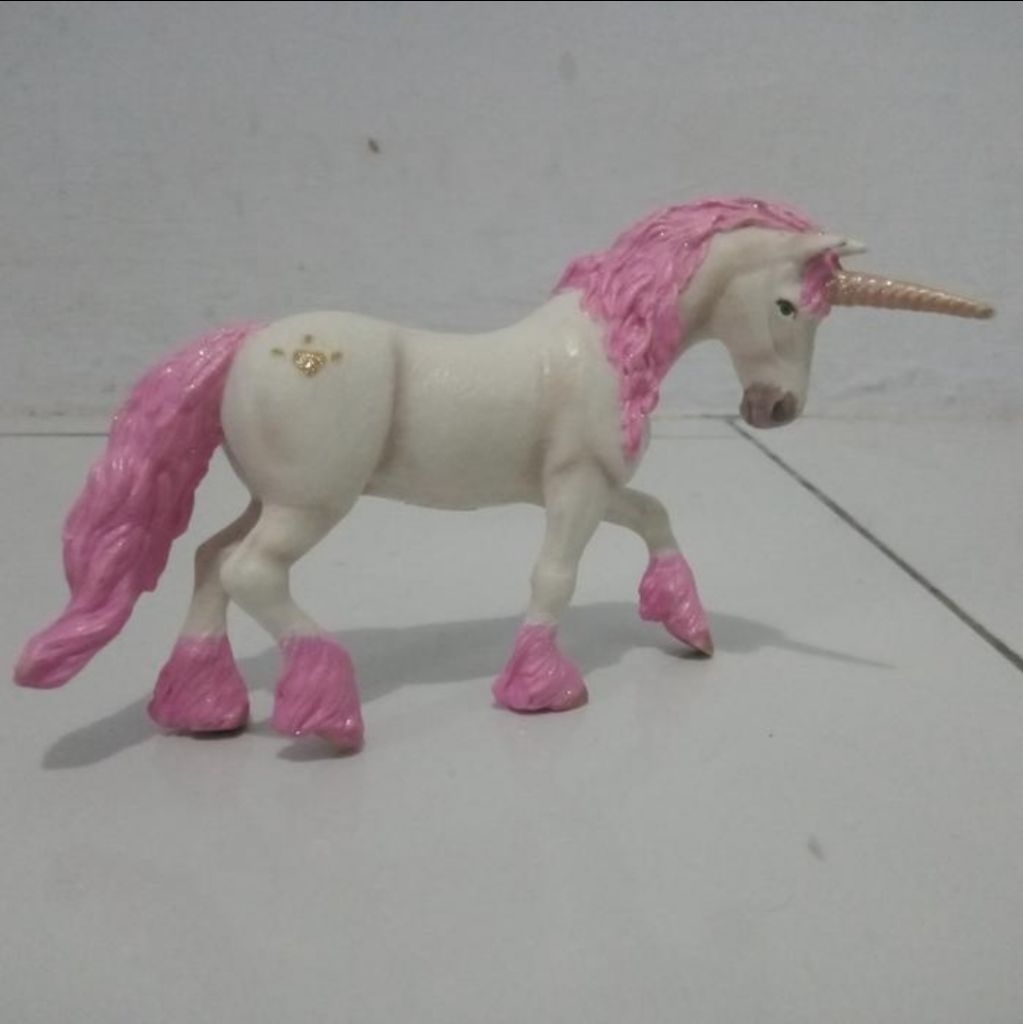 Unicorn figure brand papo