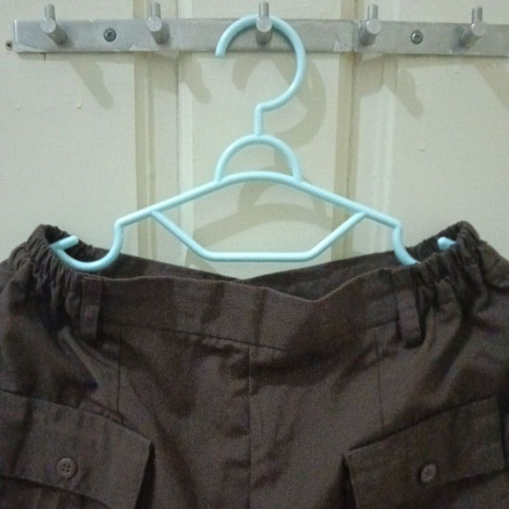 satu set baju Pramuka atas bawah untuk anak perempuan preloved. bahan bagus katun. kondisi juga bagu