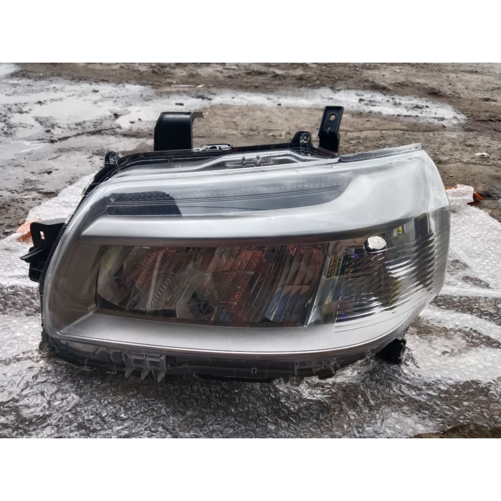 HEADLAMP TOWNACE. LH KIRI.