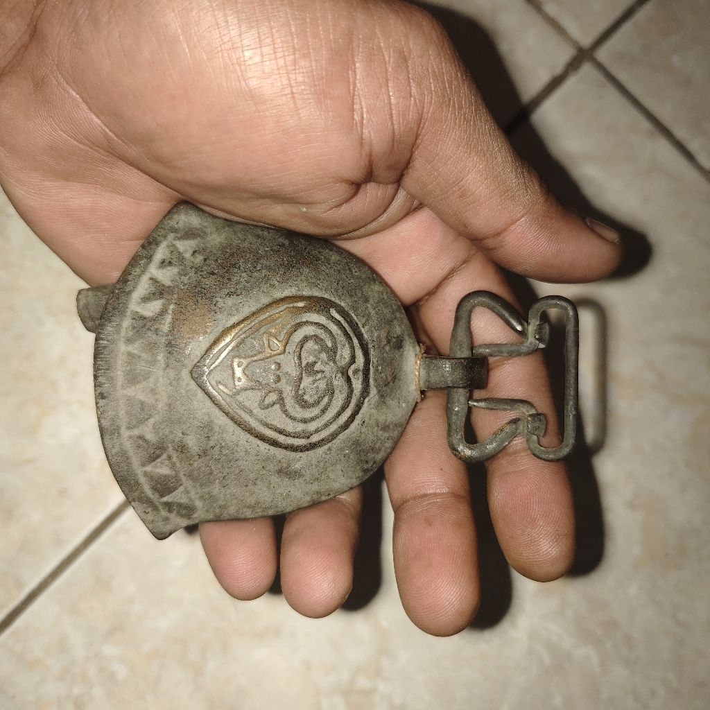 barang kuno klintingan antik jadul unik peninggalan