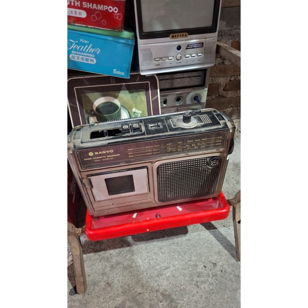 Radio sanyo 85rb jadul antik vintage display lawas kuno anggap mati baut copot