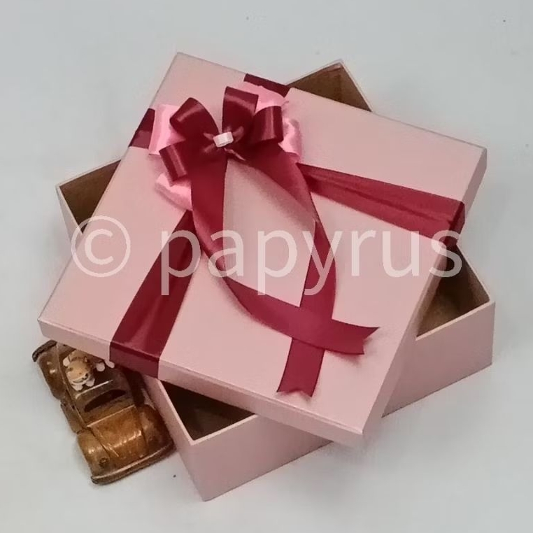 

PAPYRUS 25x25 Tinggi 8cm Kotak Kado Gift Box Hardbox Hampers V1