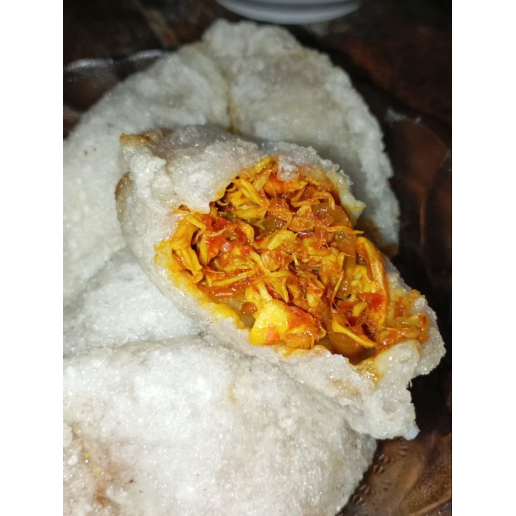 

Cireng Isi Ayam Suwir ukuran sedang