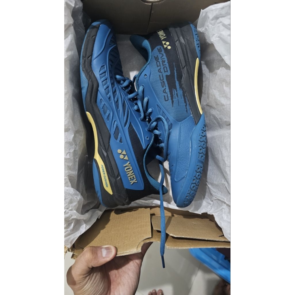 sepatu Yonex cascade Drive blue