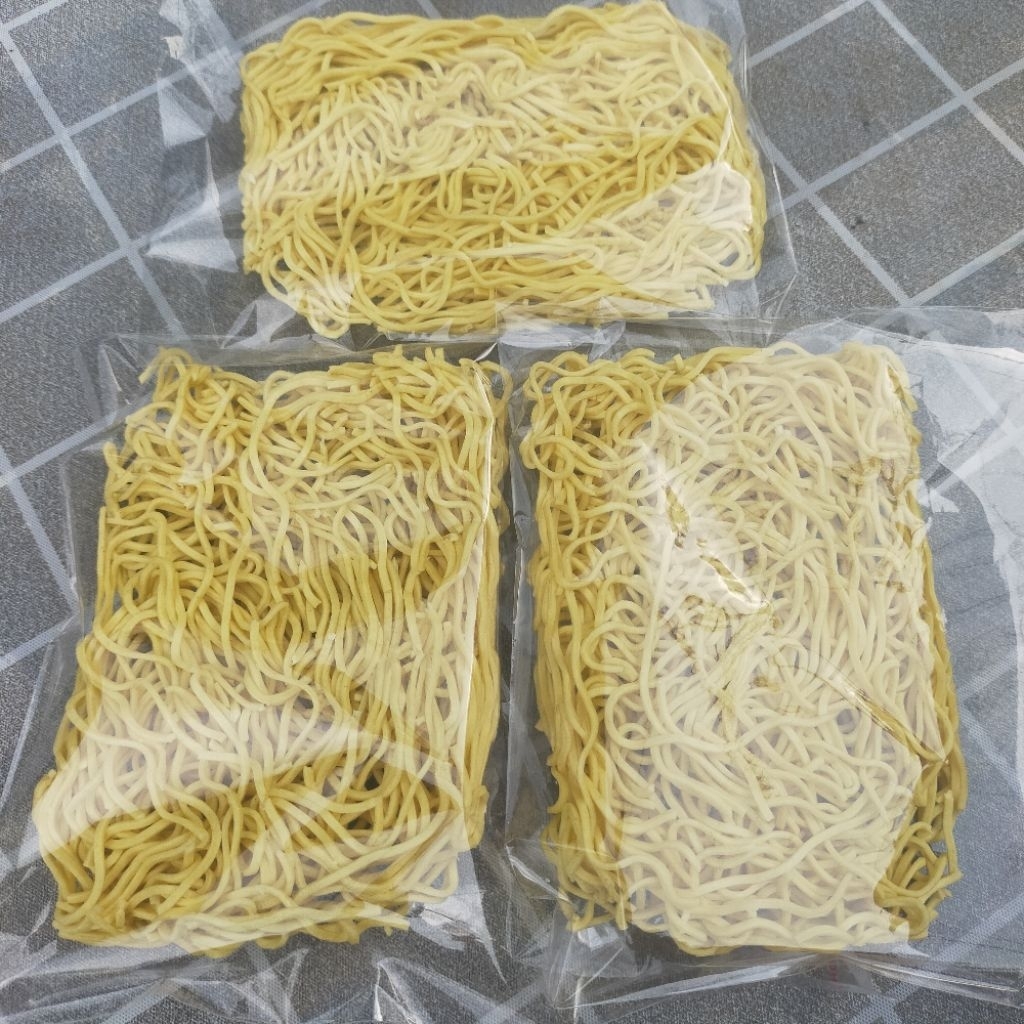 

Mie kering untuk mie level, mie cuan, mie ayam