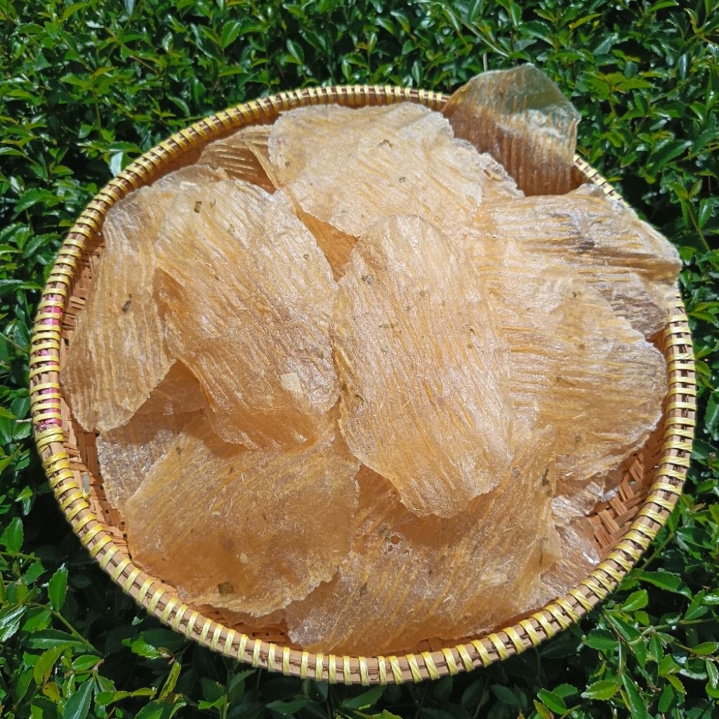 

Kicimpring singkong / Kerupuk singkong / Opak singkong / Enye-enye rasa bawang bentuk lonjong