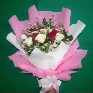 Bucket Bunga mawar merah mix putih isi 12btg (G-16)