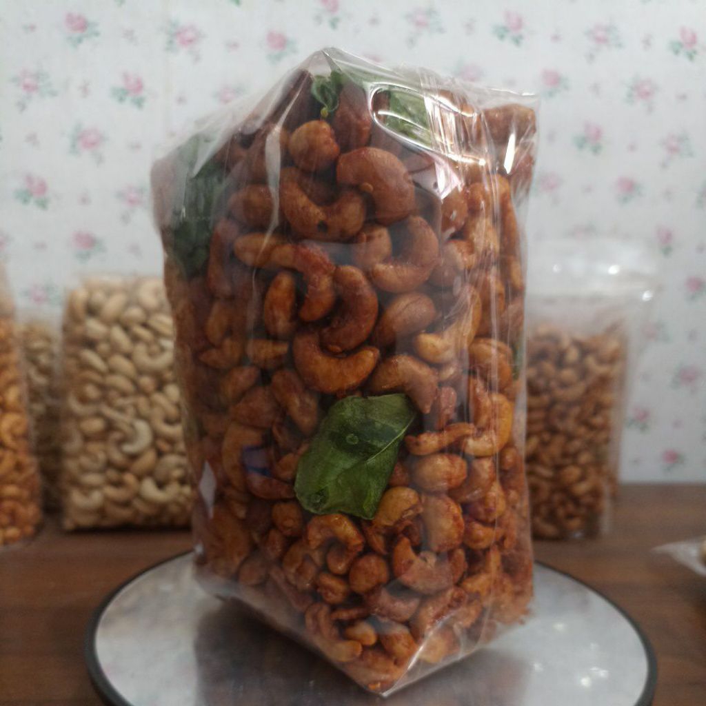

kacang mete pedas manis daun jeruk