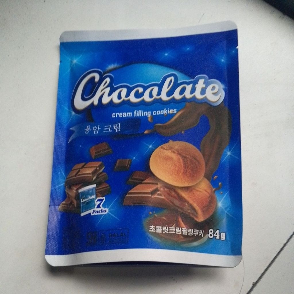 

Chocolate filling Cream Cookies