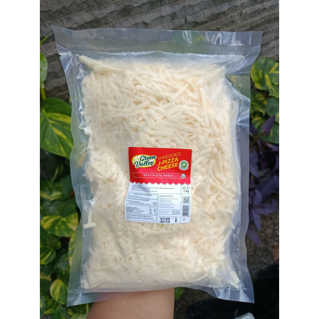 

Green Valley Shredded J Pizza Mozarella Cheese Kemasan 1kg I Mozarella Parut +Gouda