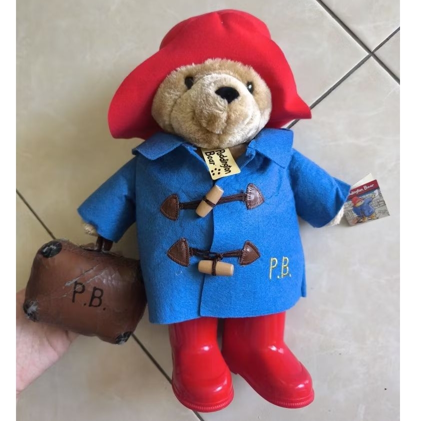 Boneka Paddington Bear Original with Tags n pricetag, Red hat, blue coat, brown suitcase, red boots,