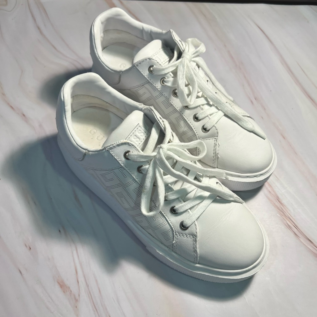 [preloved] GUESS IVEE WOMENS SNEAKERS WHITE SEPATU WANITA PUTIH