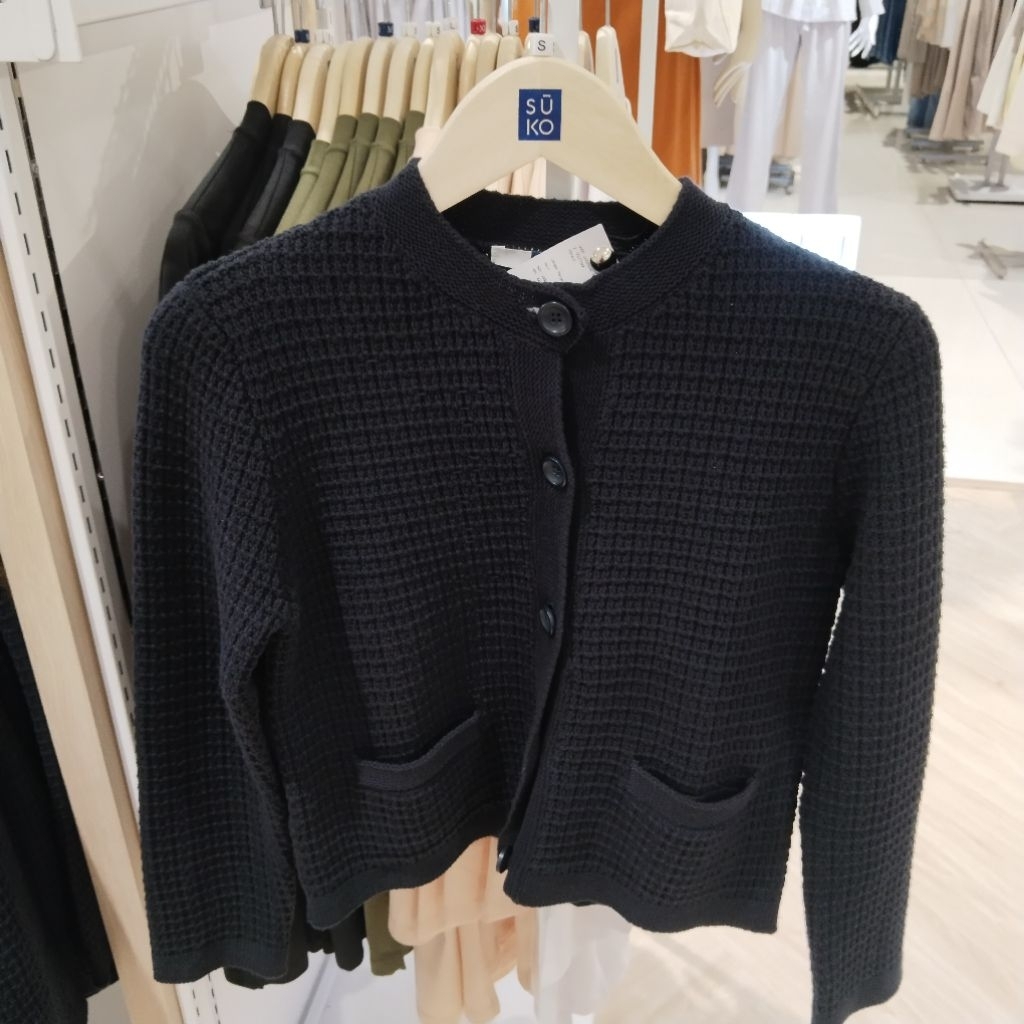 Cardigan dari brand suko original brand matahari untuk ketersediaan stok bisa chat