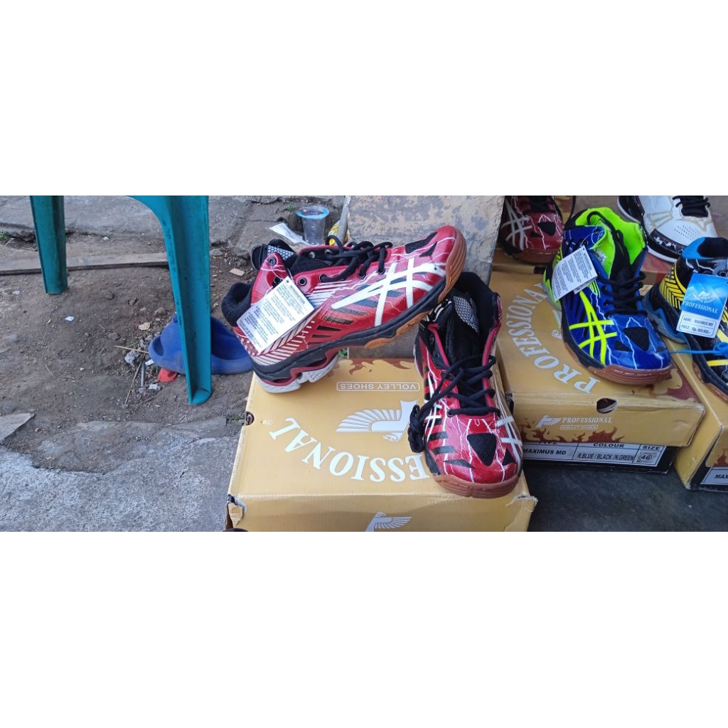 Sepatu Voli / Badminton Profesional Merah