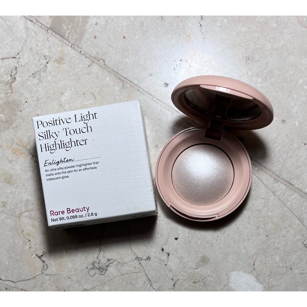 

RARE BEAUTY POSITIVE LIGHT SILKY TOUCH HIGHLIGHTER ENLIGHTEN ORIGINAL