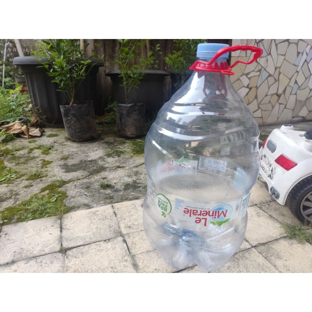 Galon kosong Le Minerale