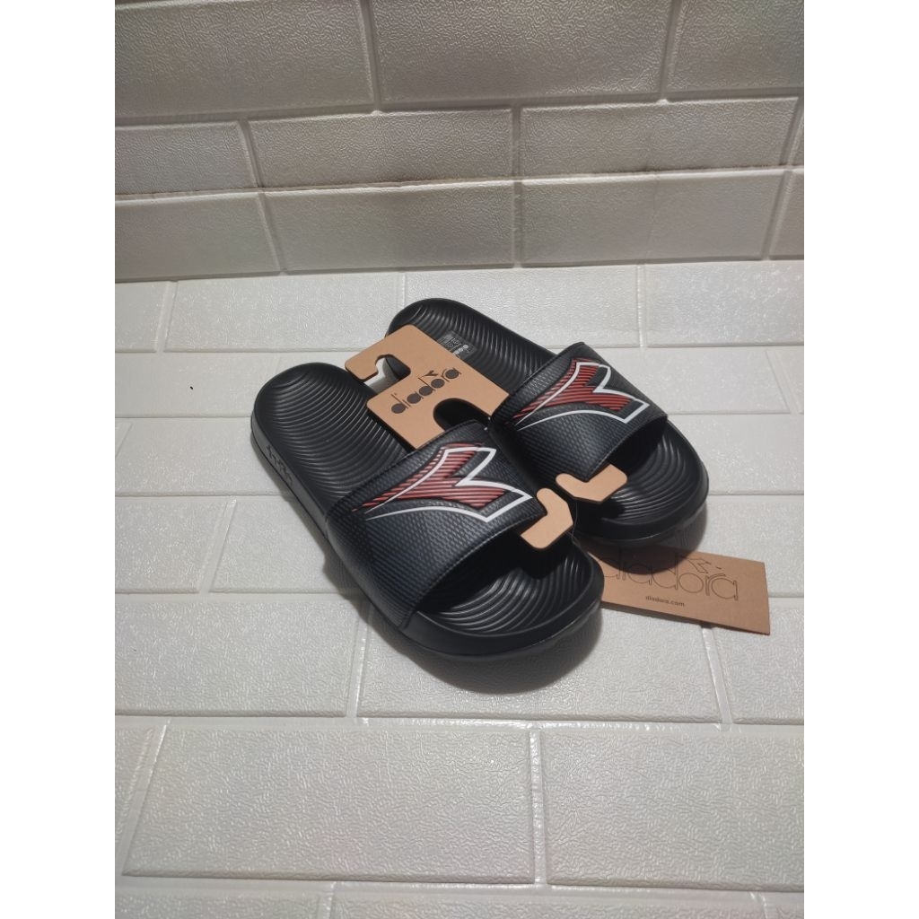 Sandal slide baru Diadora original
