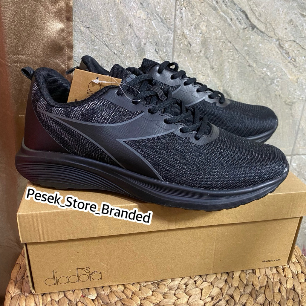 Sepatu Diadora Manice (M) Original Full Hitam size 39,42,43,44