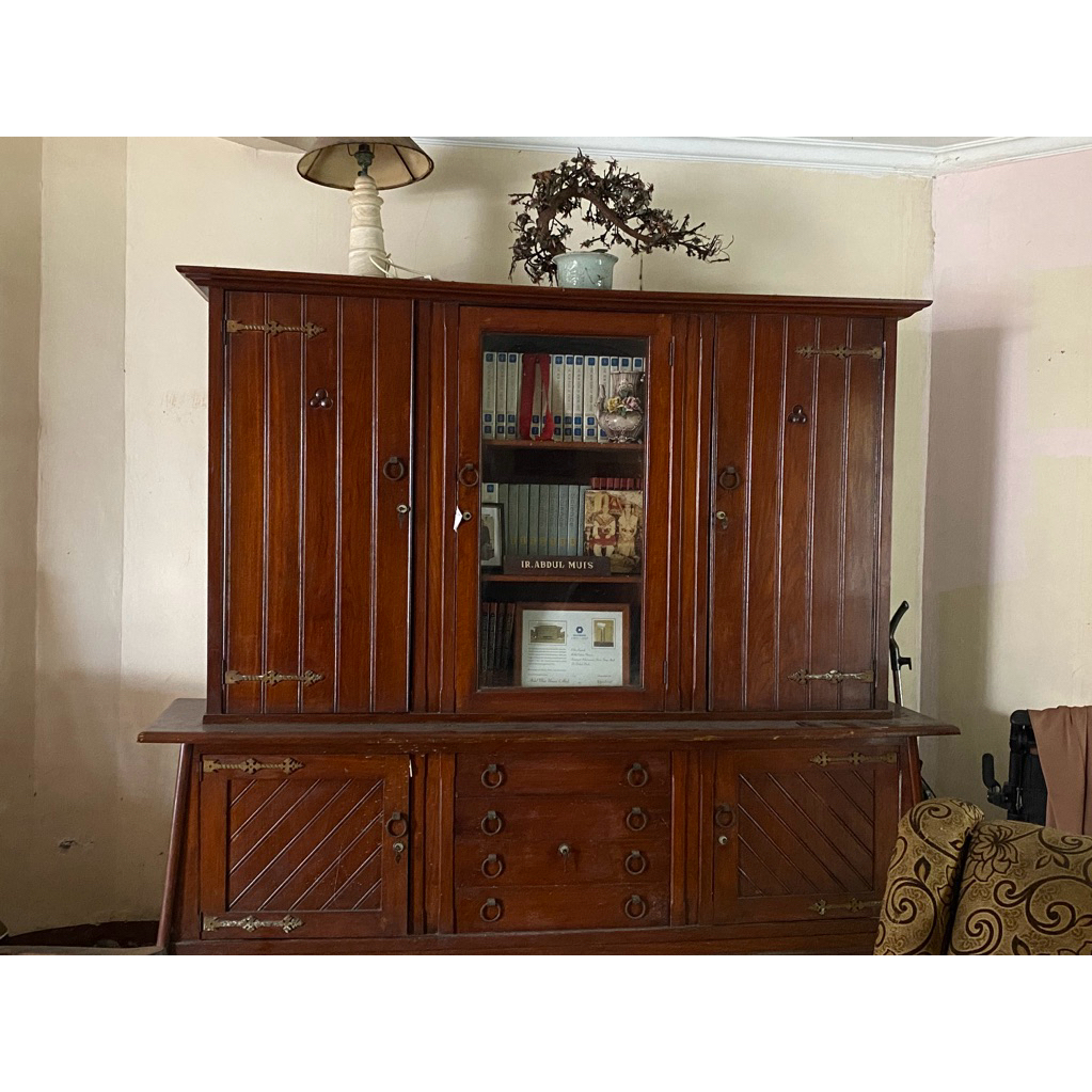 LEMARI BUKU KAYU JATI ANTIK