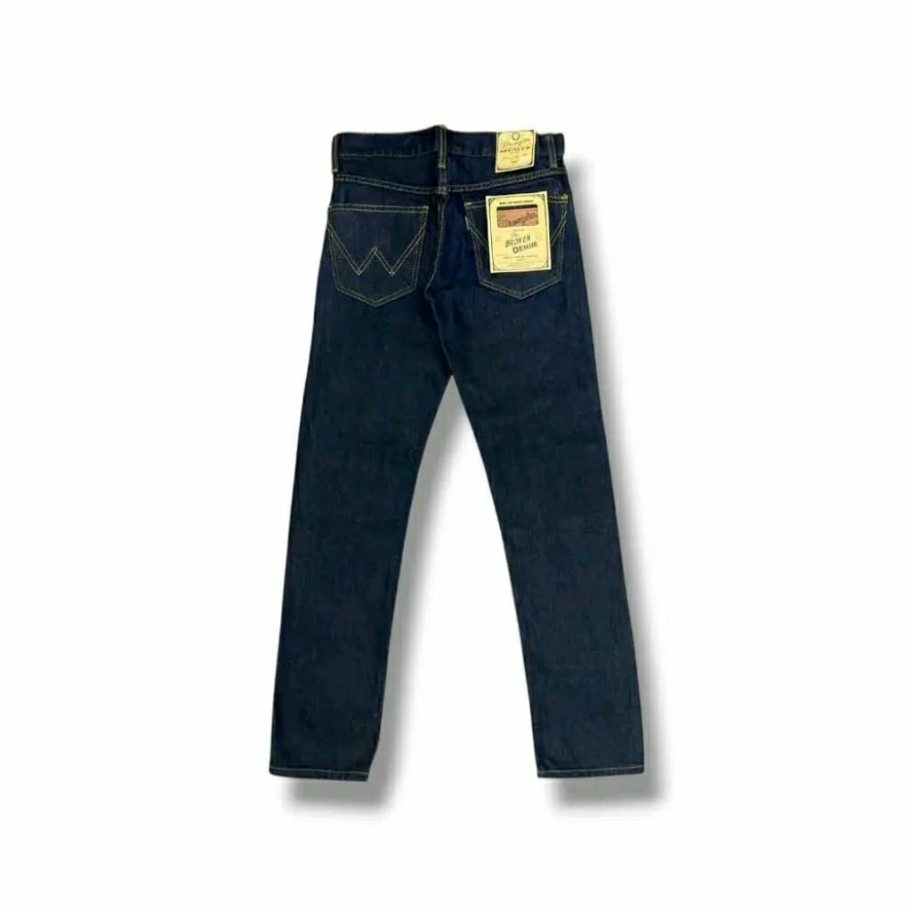 celana jeans Wrangler standar reguler