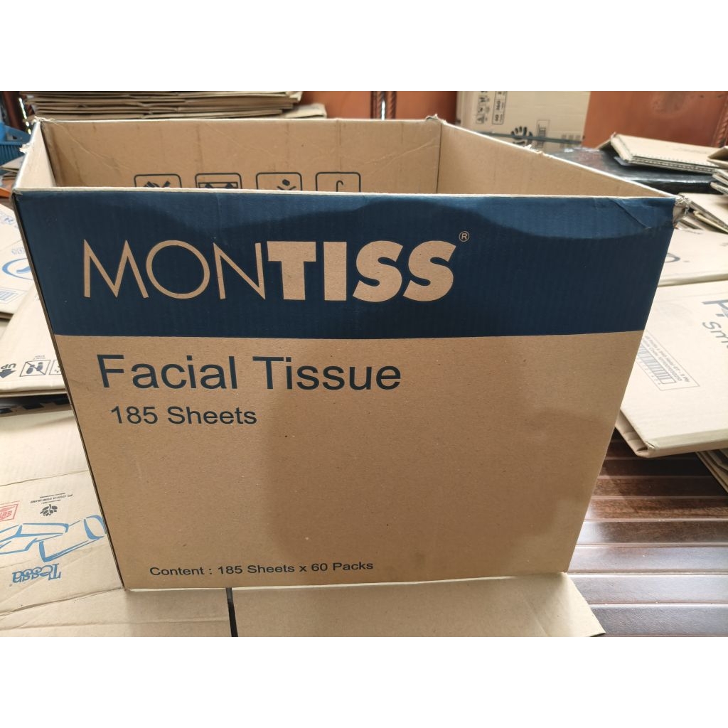 

Kardus bekas Montis tebal