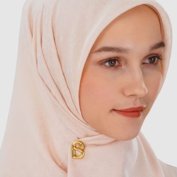 Petite Signature Everyday Brooch Gold, Hematite, Rosegold, Silver Buttonscarves