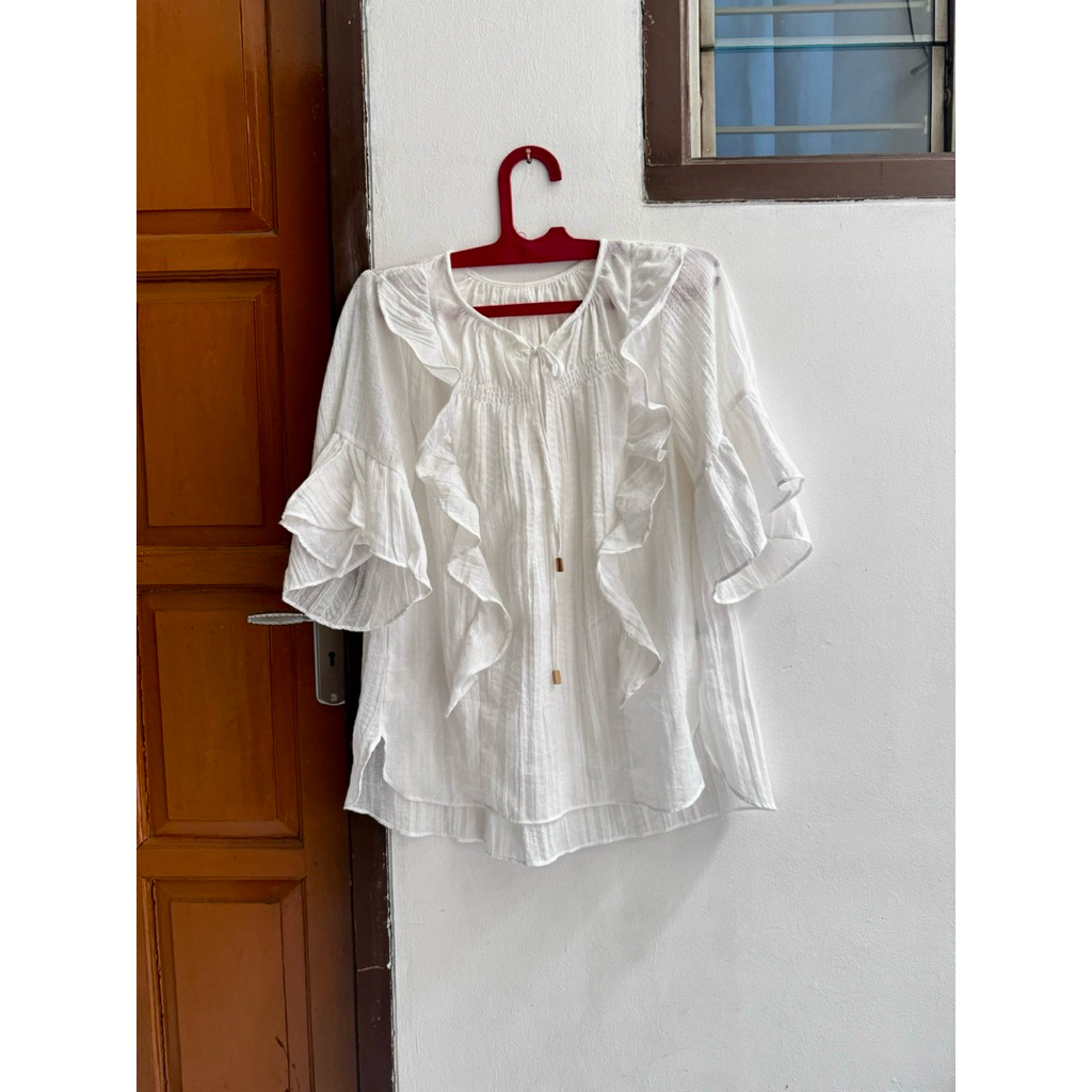 Prelove atasan putih ruffle cantik