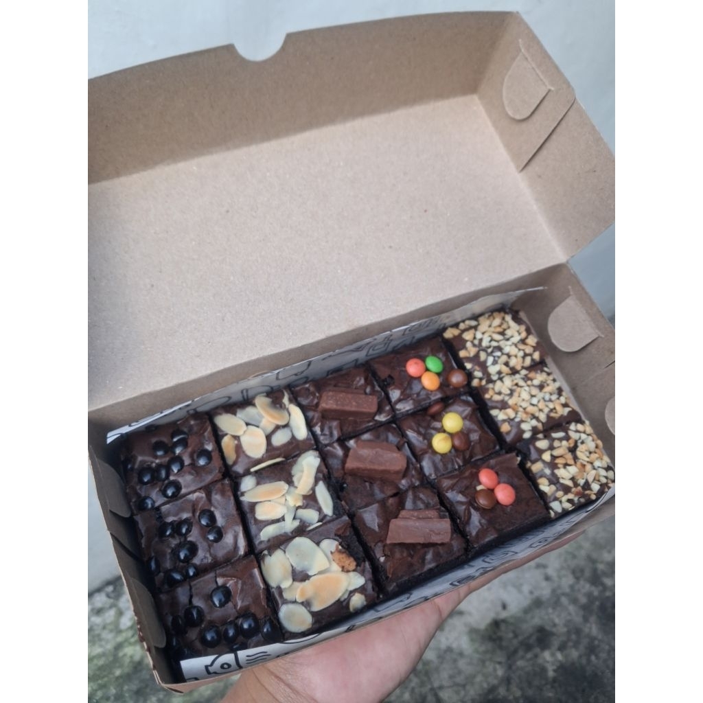 

authentic fudy brownies size 20x10