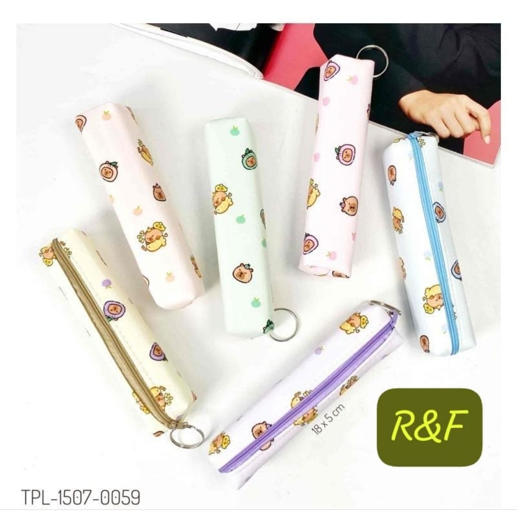

(ISI 12PCS) TEMPAT PENCIL BAHAN KAIN BENTUK TABUNG MOTIF