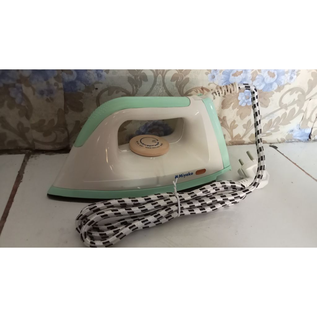 setrika gosokan Miyako termurah