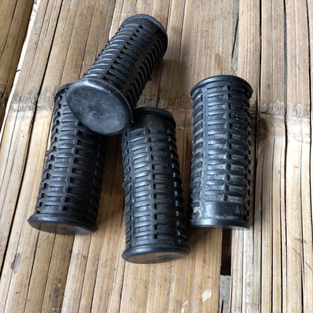 rubbers footpeg step karet step Honda c50 c70 c700 c800 c110 s90 Honda 69 original nos