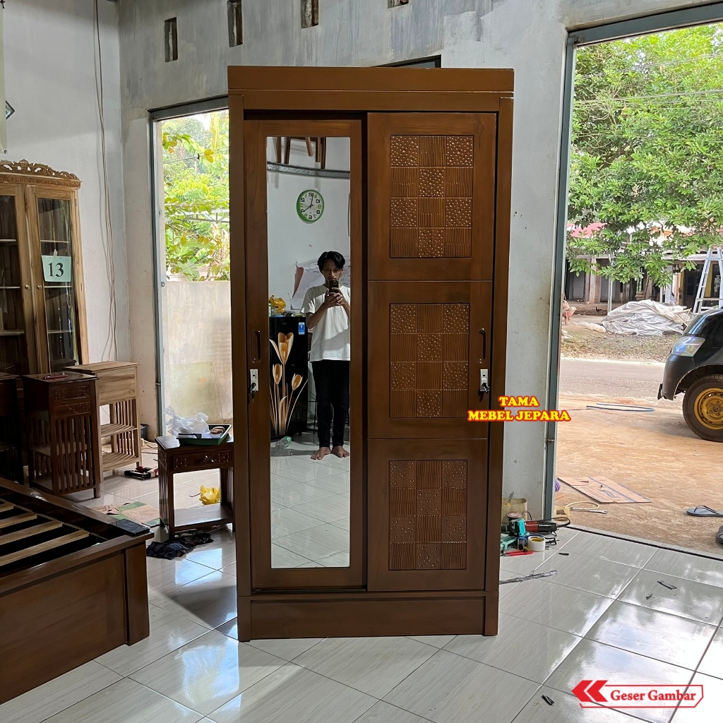 Lemari Jati 2 Pintu Geser Kaca Full Body Cermin Lemari Pakaian Pintu Sliding Ukir Minimalis Furnitur