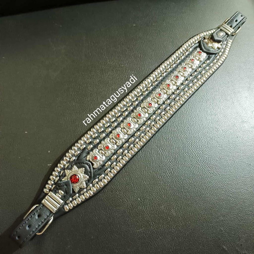 Kalung Anjing Berburu Kulit Hias Besi |Elegan Aksesoris Anjing Kuat & Stylish |Anjing Pitbull / Bull