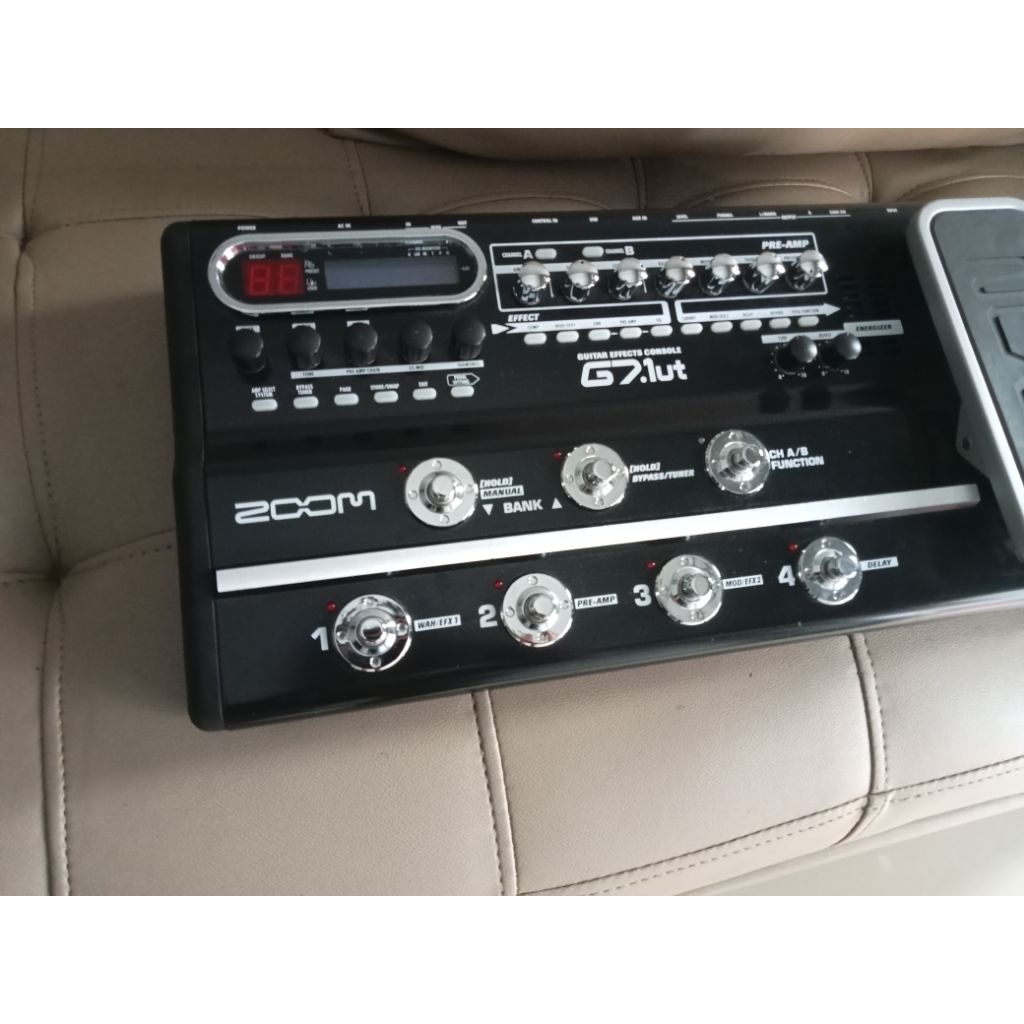 efek gitar zoom g7ut