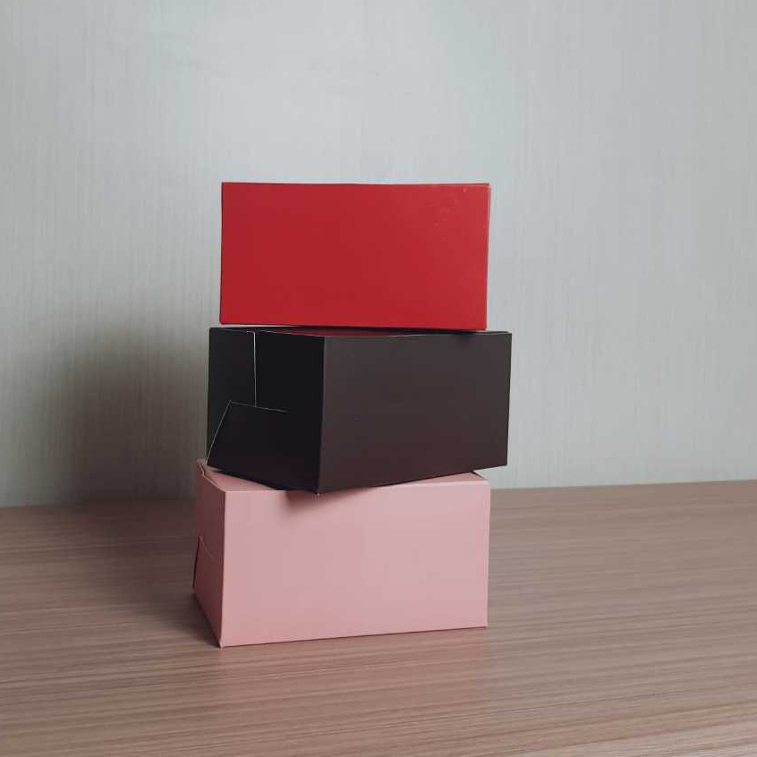 

Dus Kue / Snack Box / Gift Box ( Polos Dan Motif )