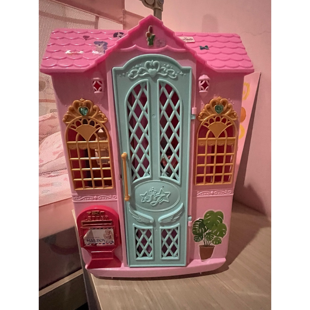 mainan anak perempuan rumah barbie yang bisa jadi koper