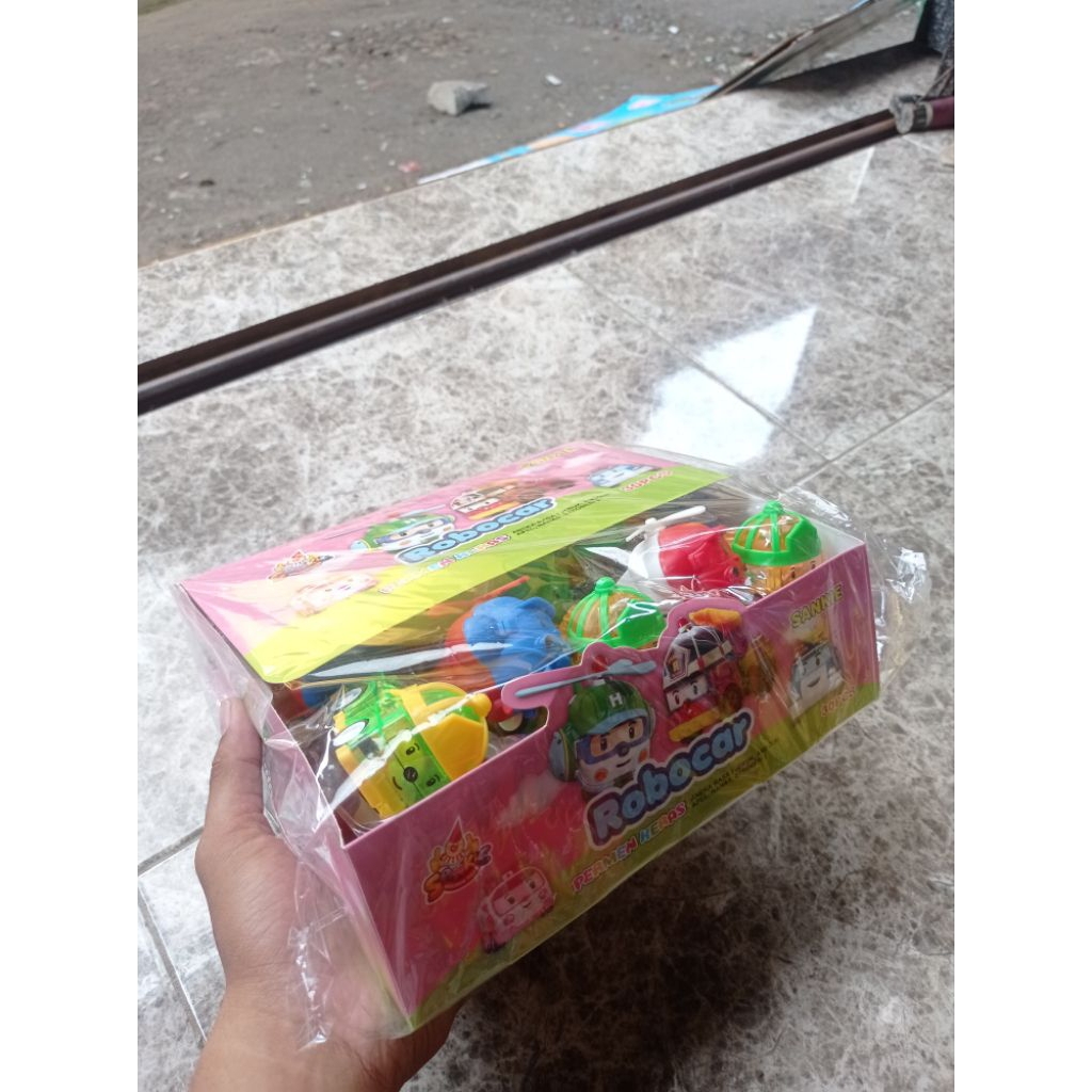 

fish boll sate dan permen + ada mainanya helicopter